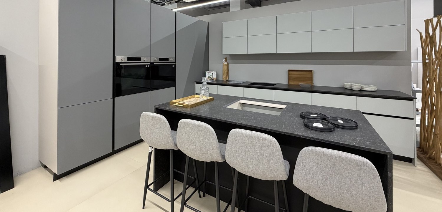 Kitchen with island in the CANDEO showroom